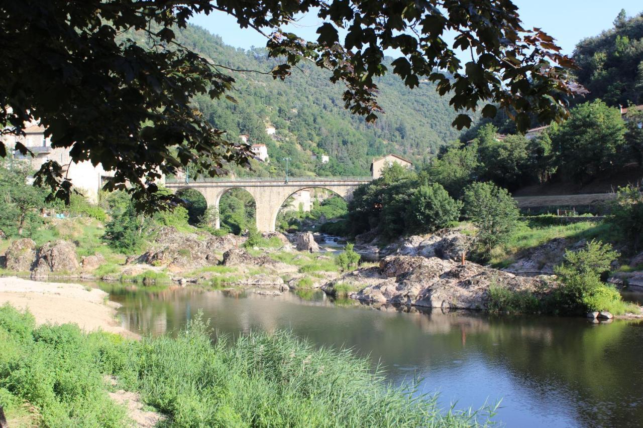 La Riveraine Et Les Bicyclettes Saint-Sauveur-de-Montagut Esterno foto